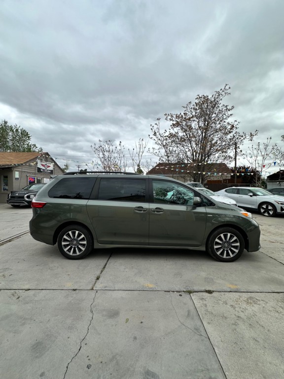 2020 Toyota Sienna Image 7