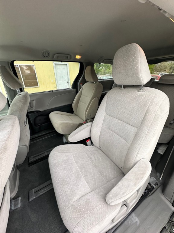2020 Toyota Sienna Image 9