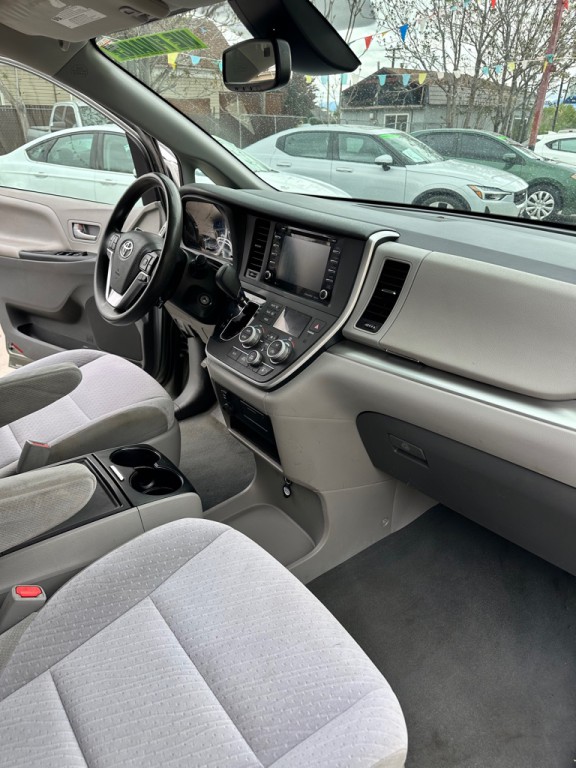2020 Toyota Sienna Image 11