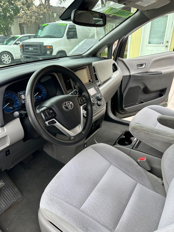 2020 Toyota Sienna Image 12