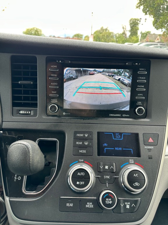 2020 Toyota Sienna Image 13