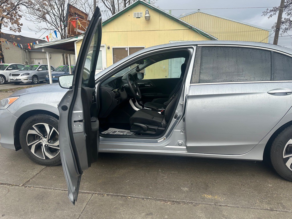 2017 Honda Accord Image 8