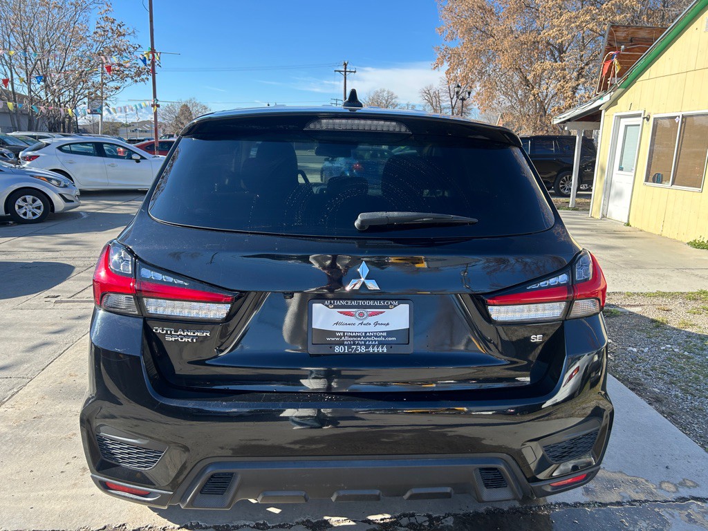 2021 Mitsubishi Outlander Image 6