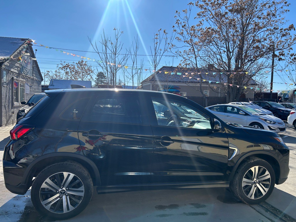 2021 Mitsubishi Outlander Image 8