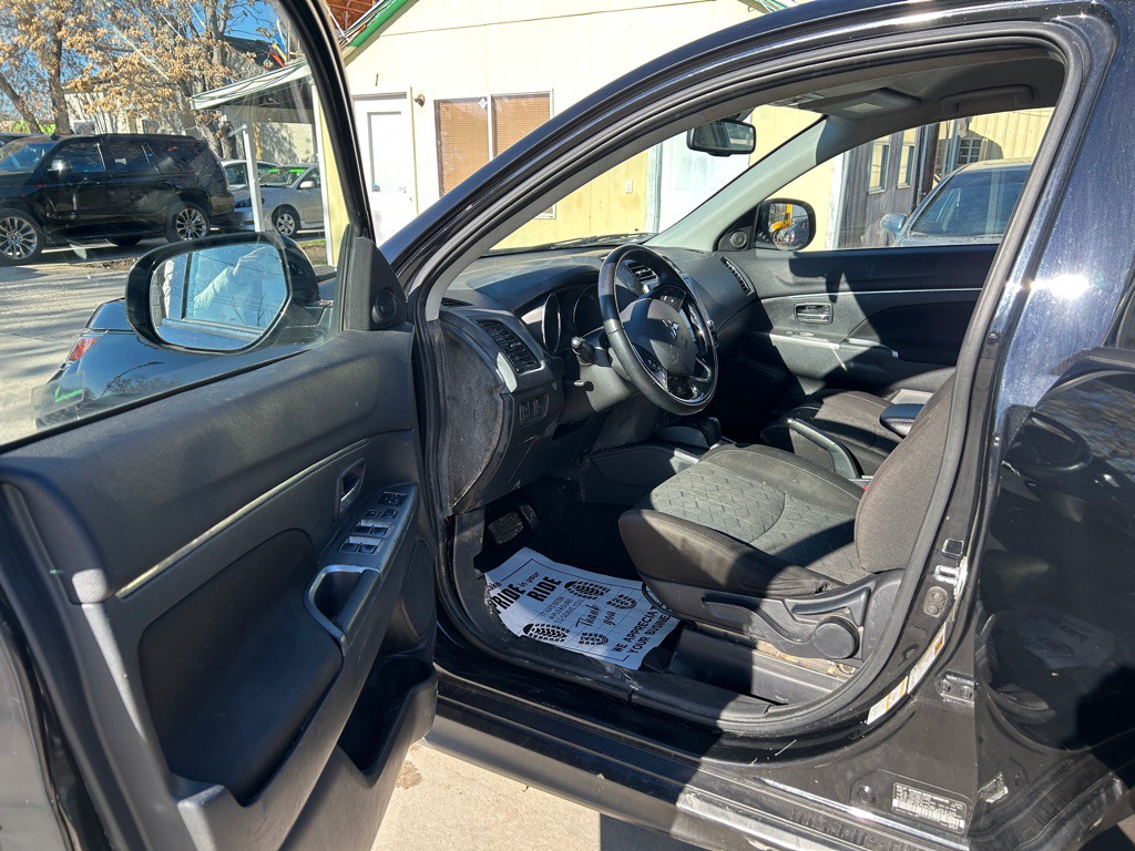 2021 Mitsubishi Outlander Image 9