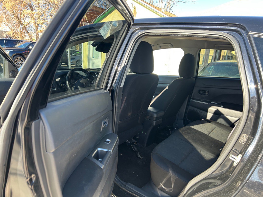 2021 Mitsubishi Outlander Image 10