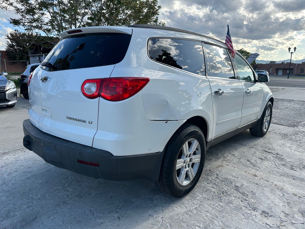 2011 Chevrolet Traverse Image 3