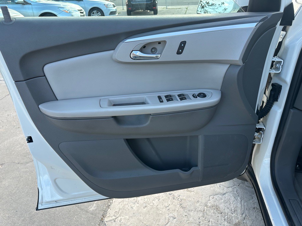 2011 Chevrolet Traverse Image 12