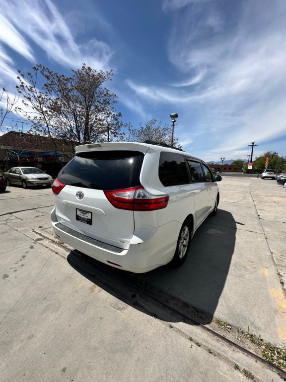 2015 Toyota Sienna Image 6