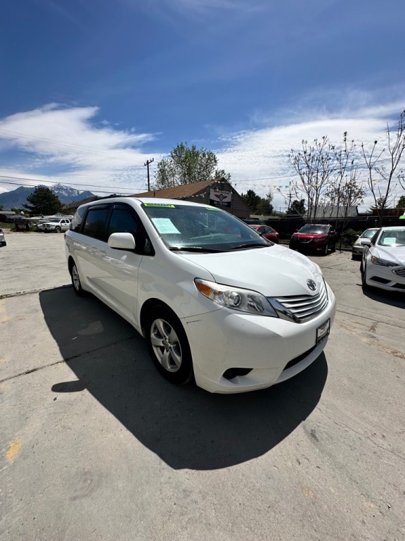 2015 Toyota Sienna Image 8
