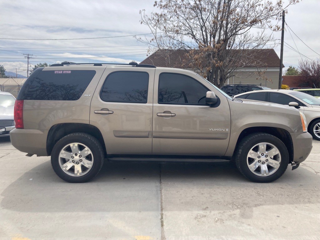 2007 GMC Yukon Image 2