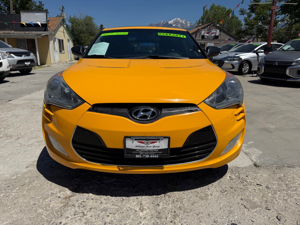 2013 Hyundai Veloster Image 2