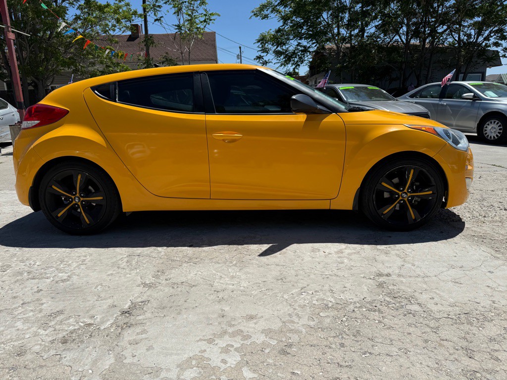 2013 Hyundai Veloster Image 4