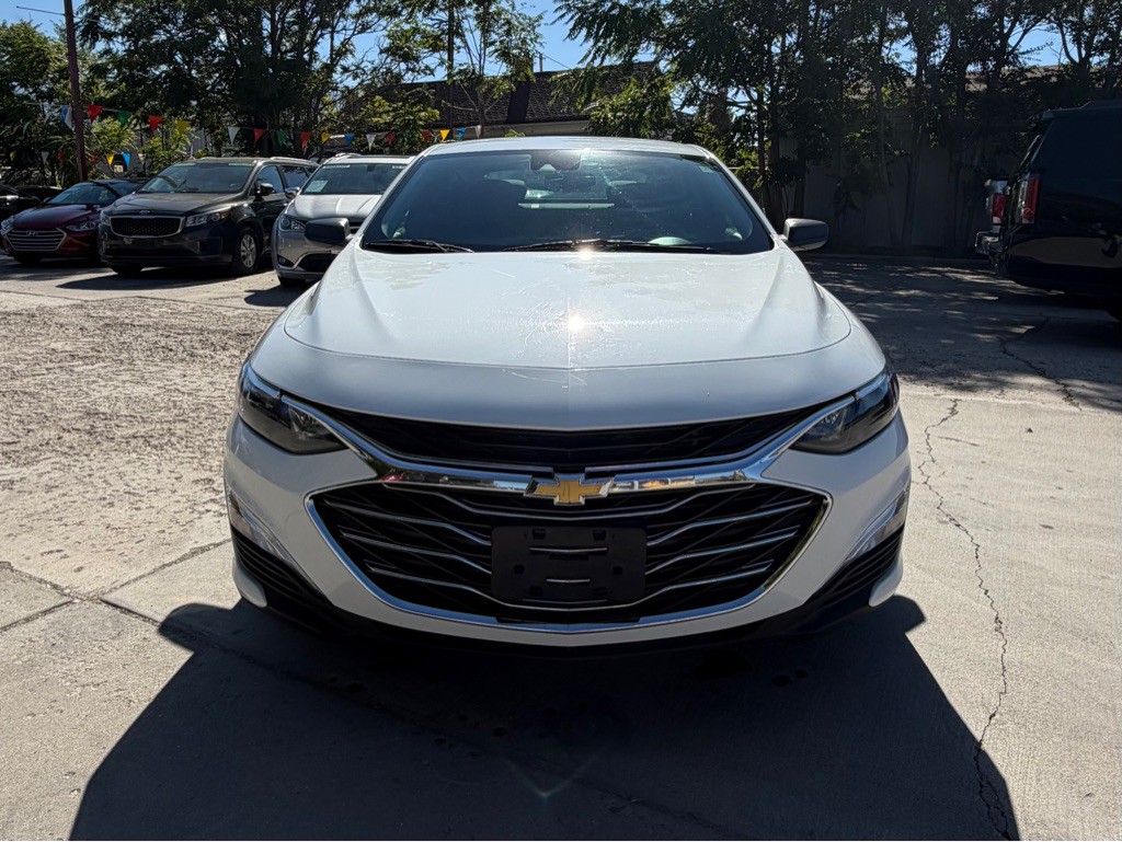 2023 Chevrolet Malibu Image 2