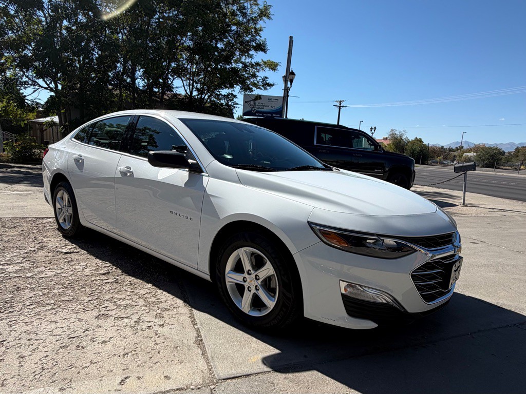 2023 Chevrolet Malibu Image 3