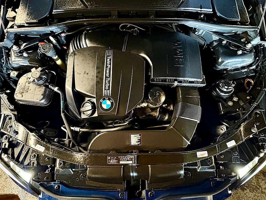 2013 BMW 3 Series Image 2