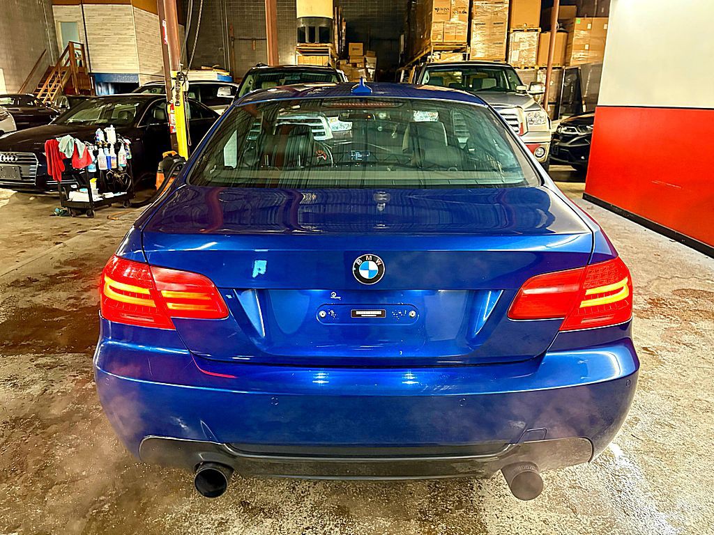 2013 BMW 3 Series Image 5