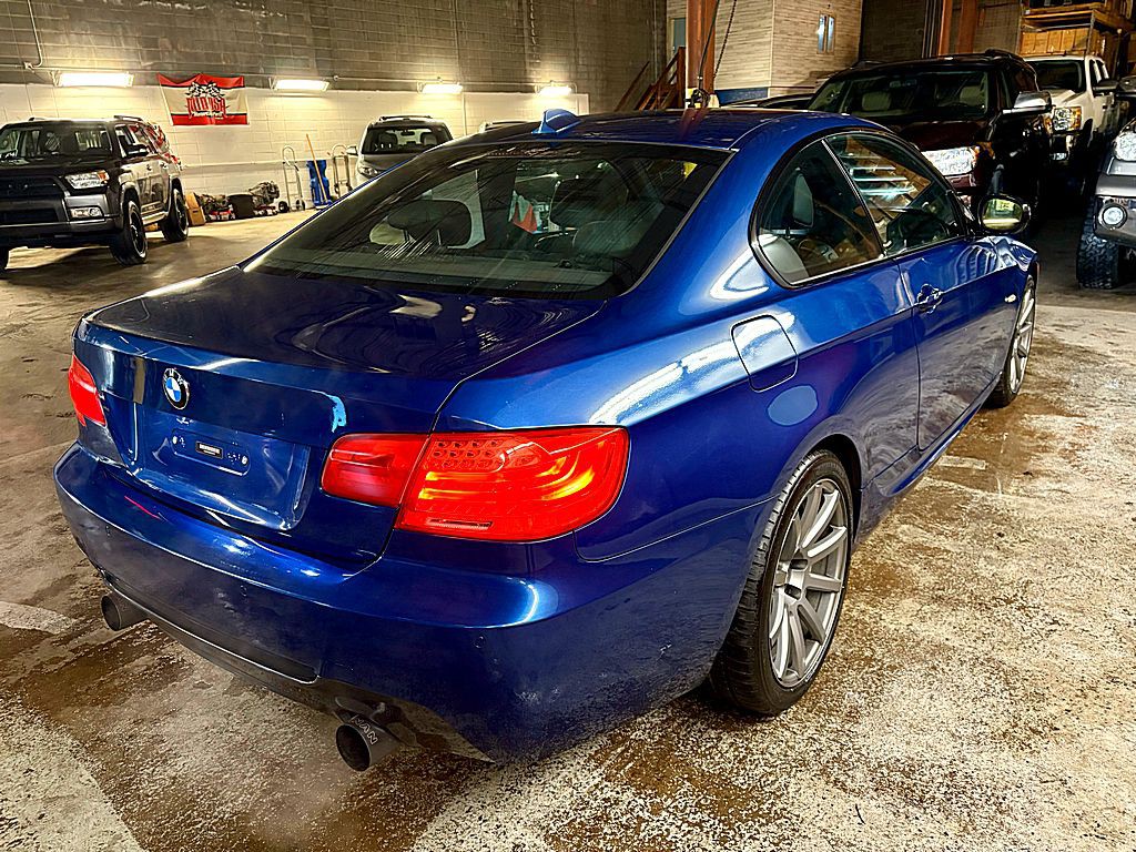 2013 BMW 3 Series Image 6