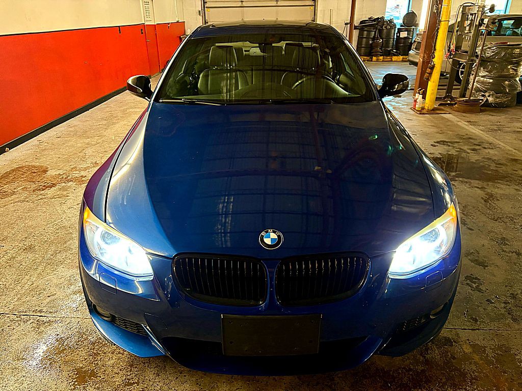2013 BMW 3 Series Image 8
