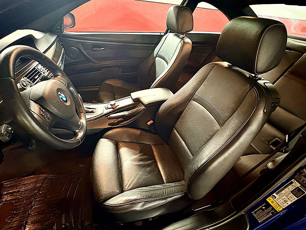 2013 BMW 3 Series Image 9
