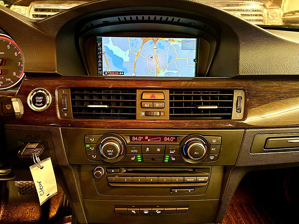 2013 BMW 3 Series Image 12