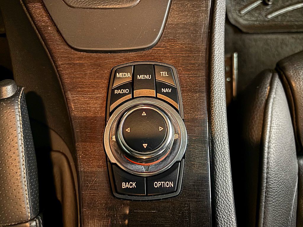 2013 BMW 3 Series Image 24