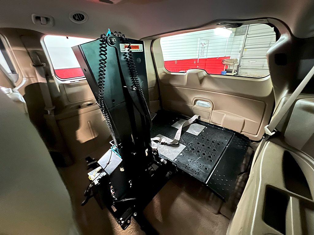 2013 Chrysler Town & Country Image 16