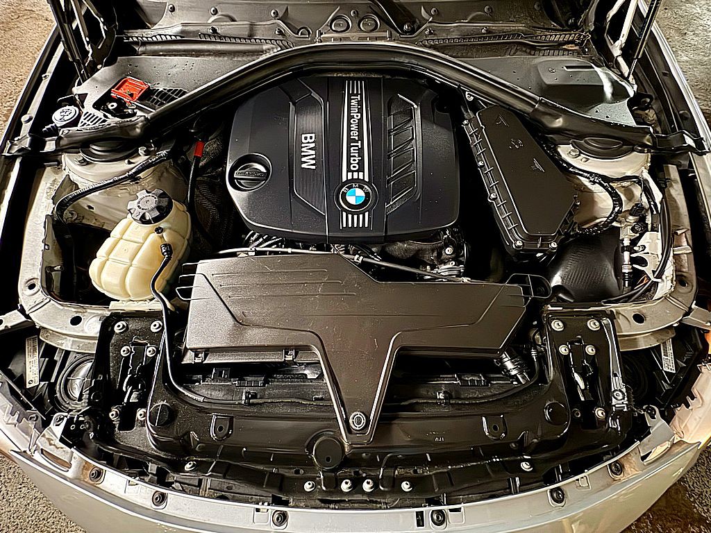2014 BMW 3 Series Image 2