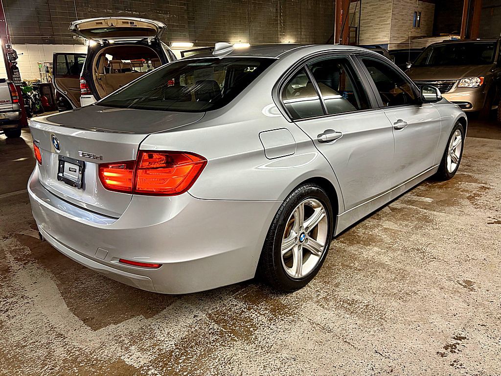 2014 BMW 3 Series Image 7