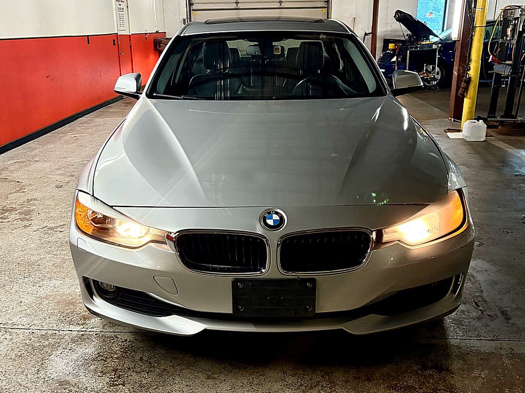 2014 BMW 3 Series Image 9