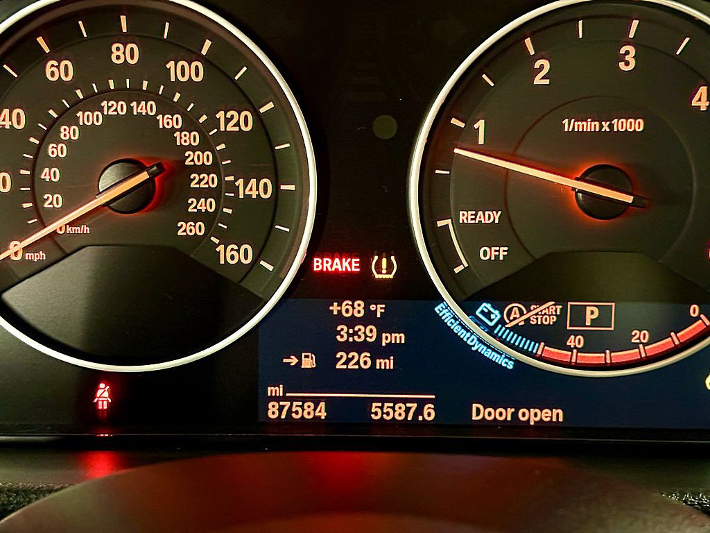 2014 BMW 3 Series Image 12