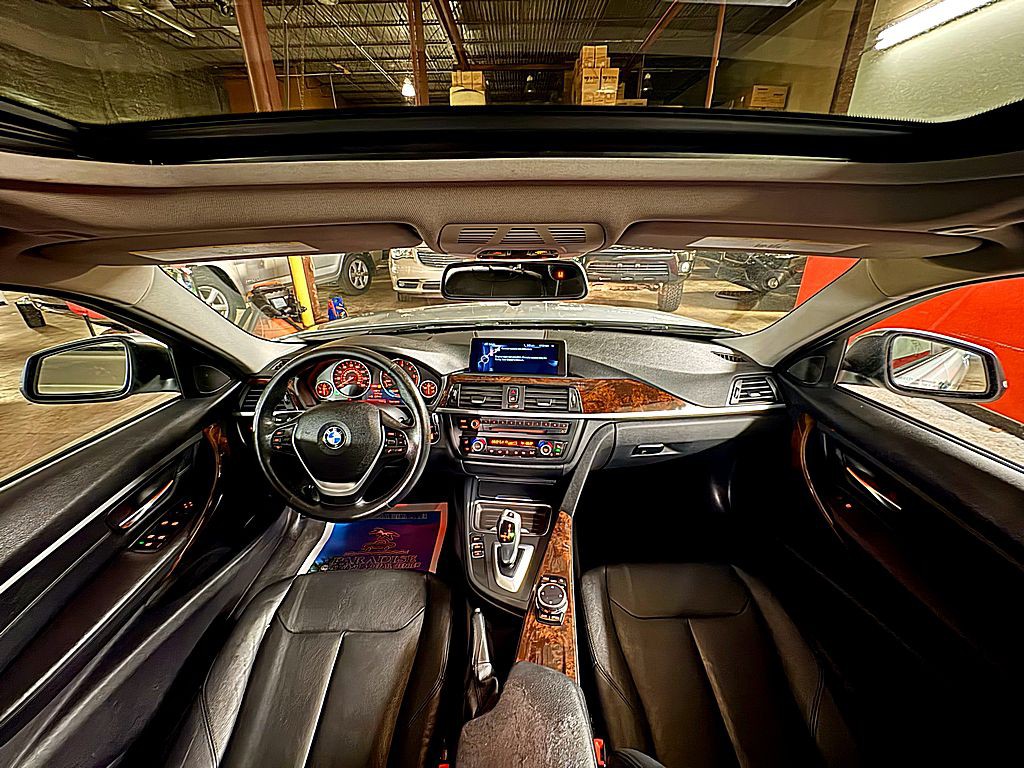 2014 BMW 3 Series Image 21