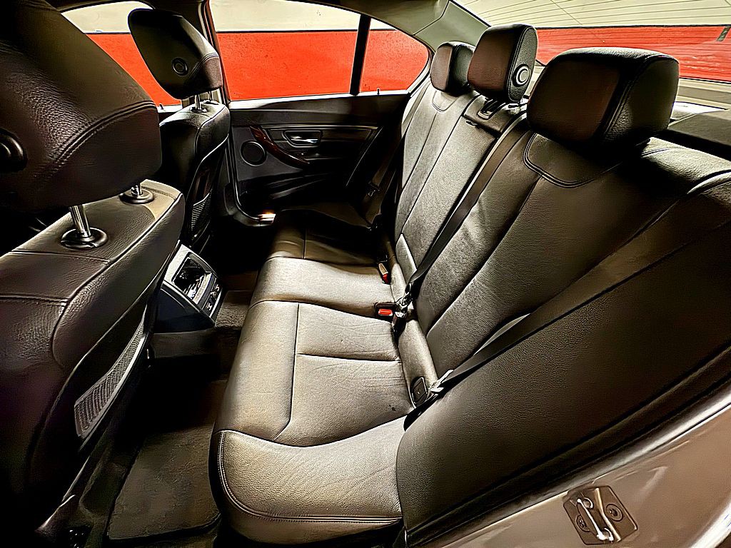 2014 BMW 3 Series Image 23