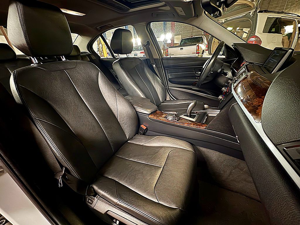 2014 BMW 3 Series Image 26
