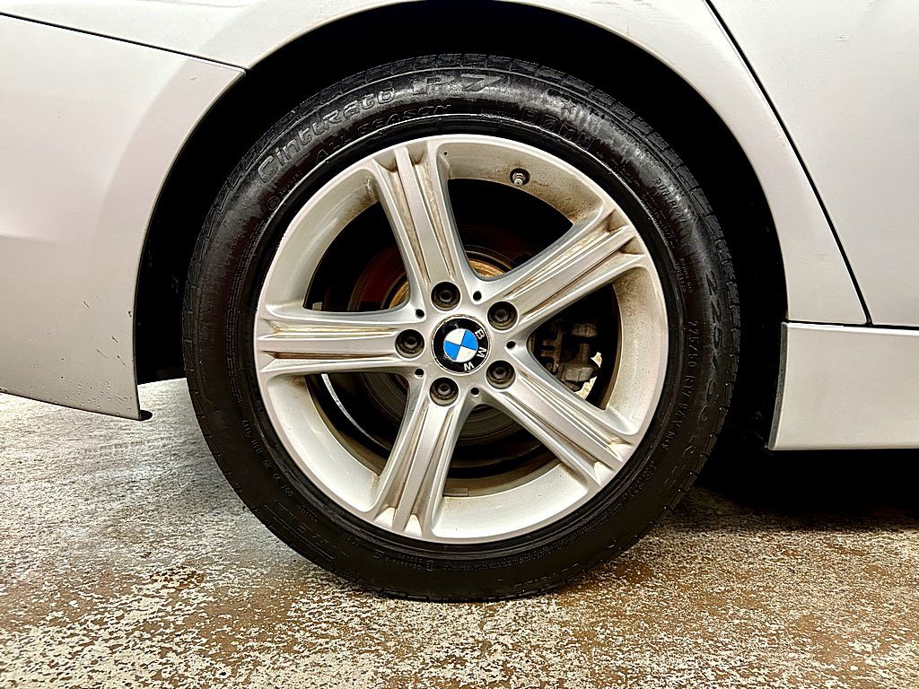 2014 BMW 3 Series Image 30