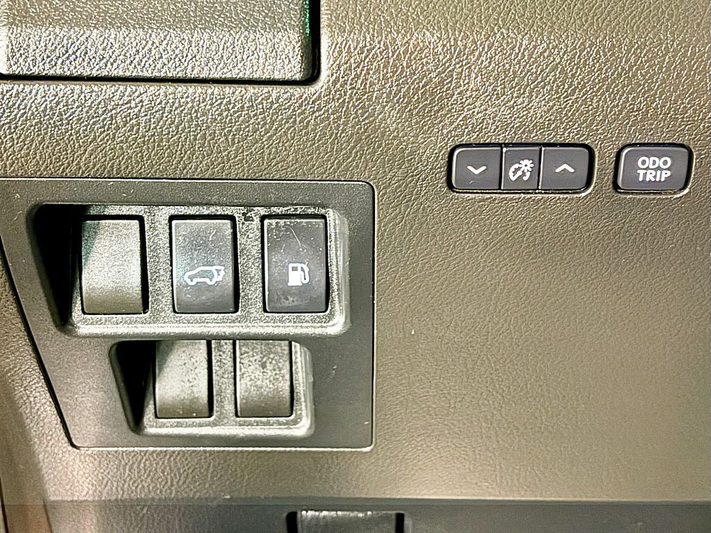 2010 Lexus RX Image 17