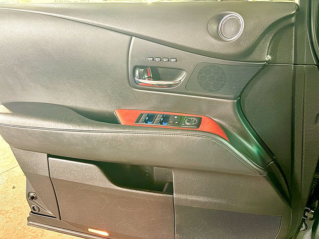 2010 Lexus RX Image 18