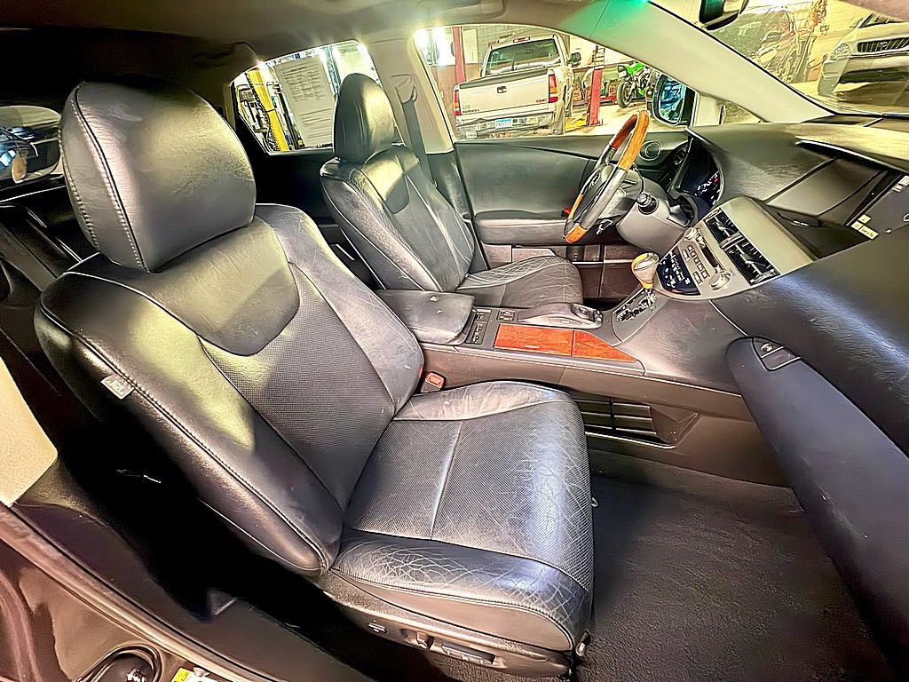 2010 Lexus RX Image 24