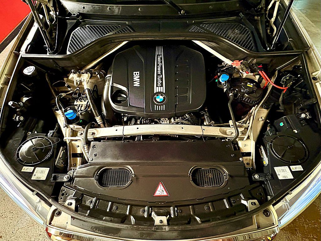 2014 BMW X5 Image 2