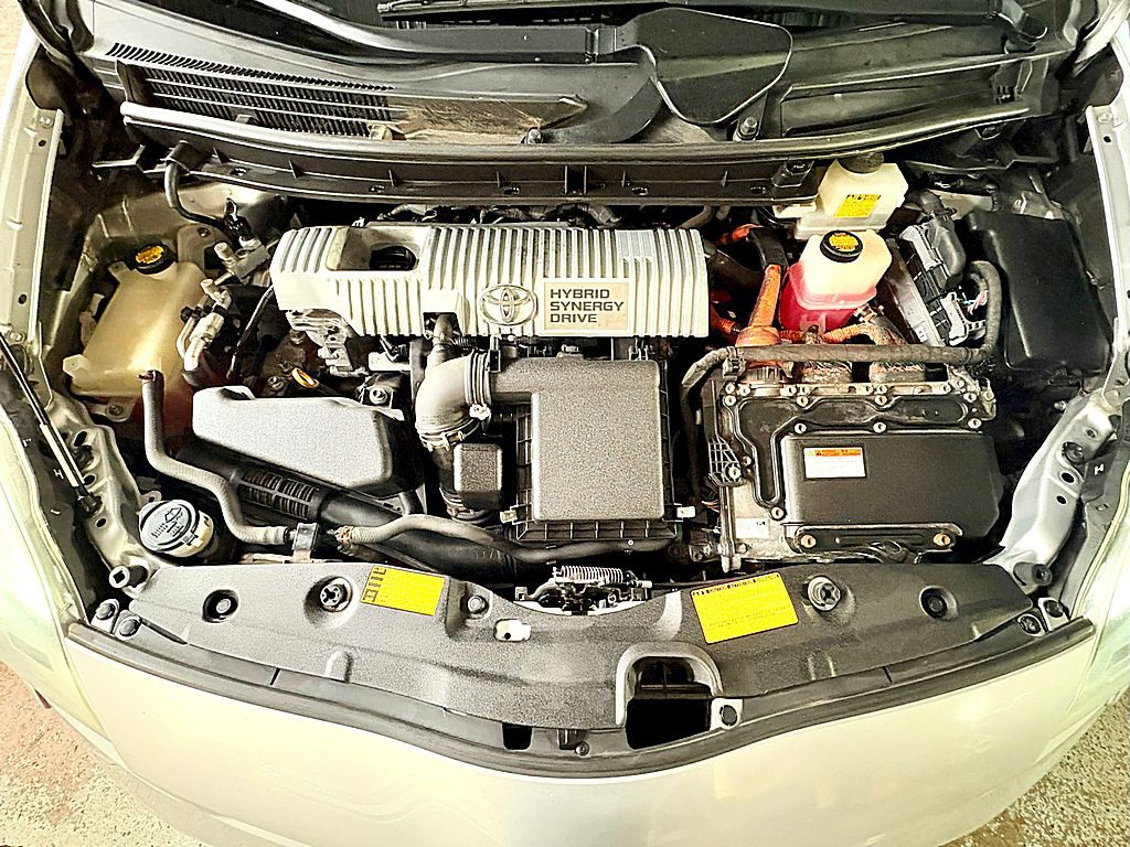 2013 Toyota Prius Image 2