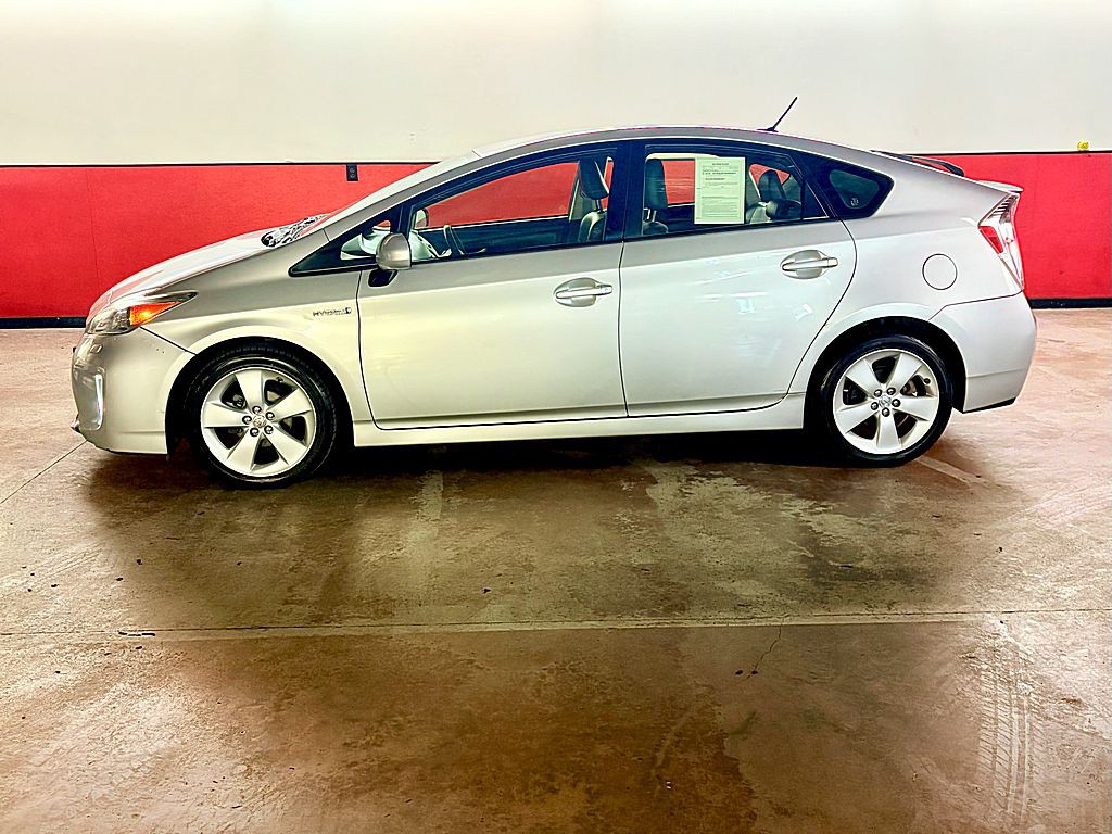 2013 Toyota Prius Image 4