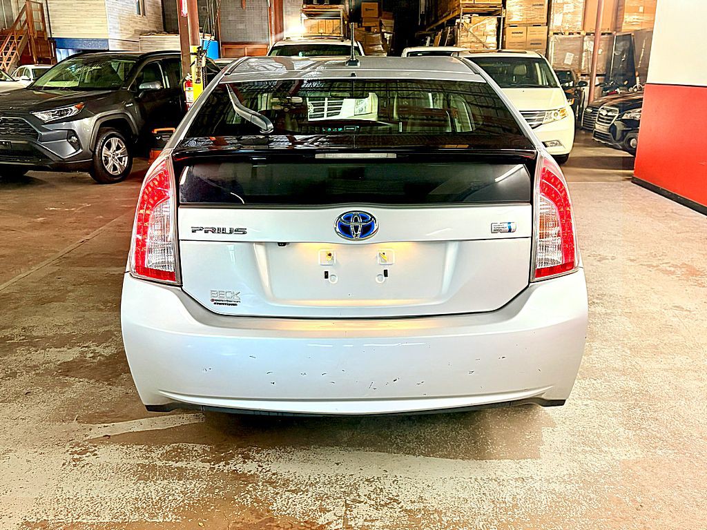 2013 Toyota Prius Image 6
