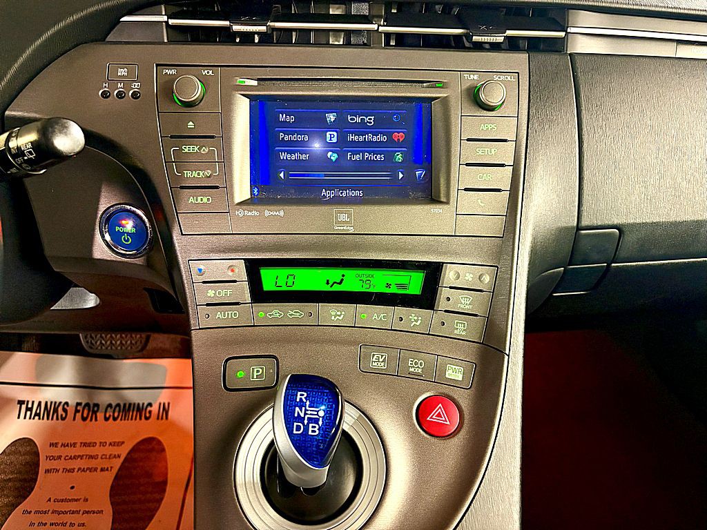 2013 Toyota Prius Image 13