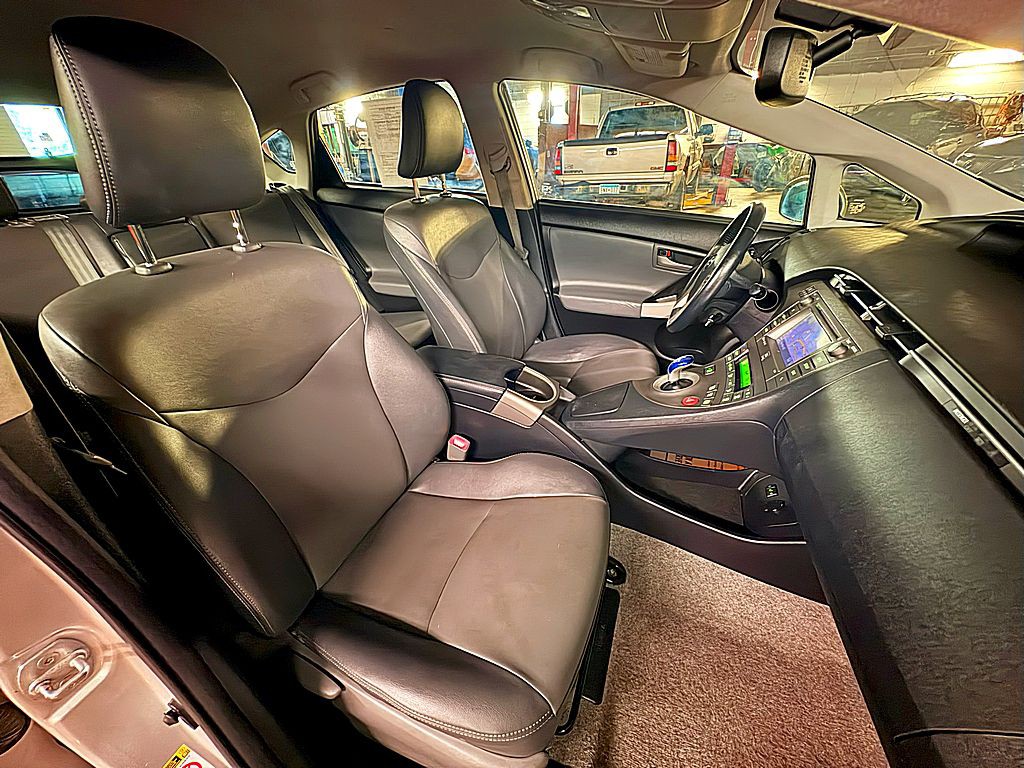 2013 Toyota Prius Image 24