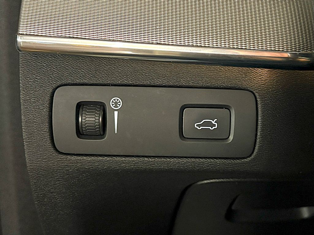 2016 Volvo XC90 Image 19
