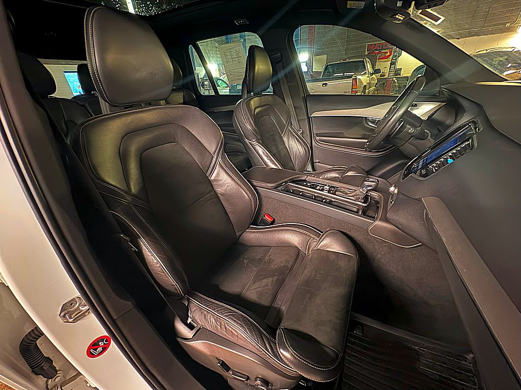 2016 Volvo XC90 Image 29