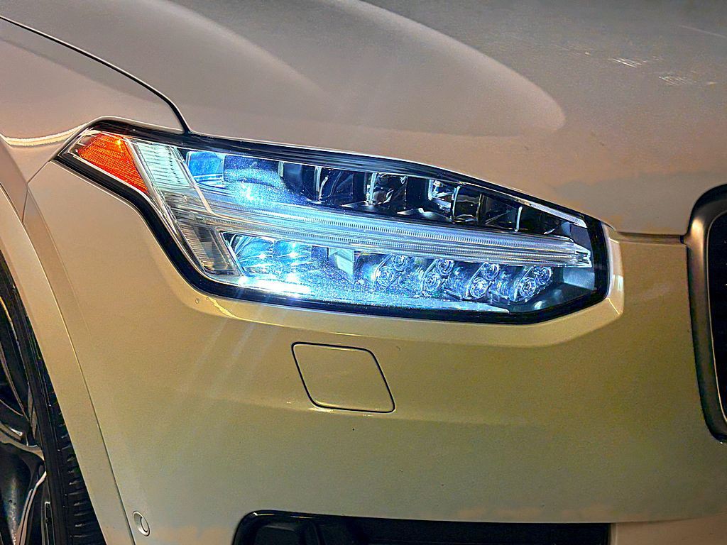 2016 Volvo XC90 Image 33