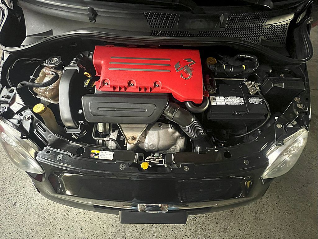2013 FIAT 500 Image 2