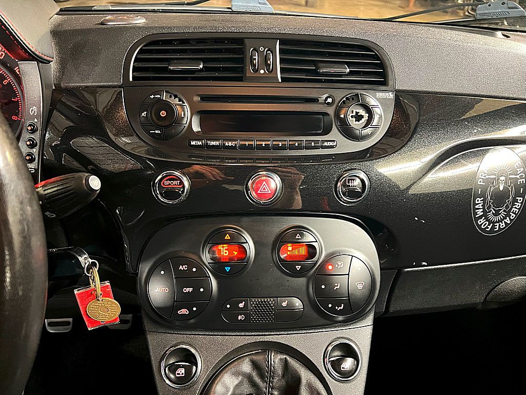 2013 FIAT 500 Image 21