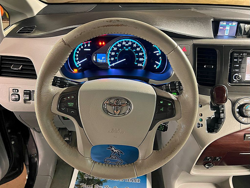 2014 Toyota Sienna Image 23